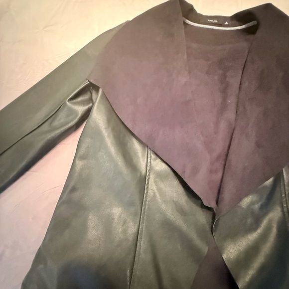 Tahari Black Vegan Leather Jacket w/open Draped Collar Size Small - Picture 8 of 10